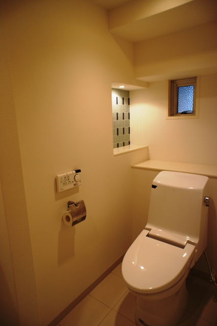 トイレのニッチスペースも洗面とデザインは統一です。